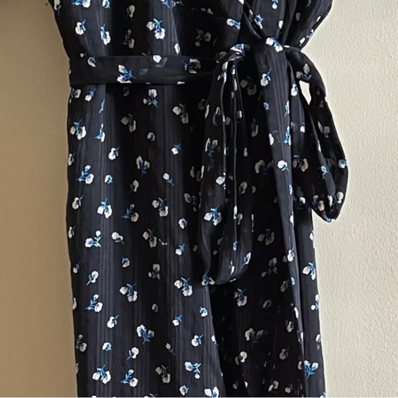 The East order Ami Floral Wrap Midi Dress women’s size XS - Picture 7 of 8
